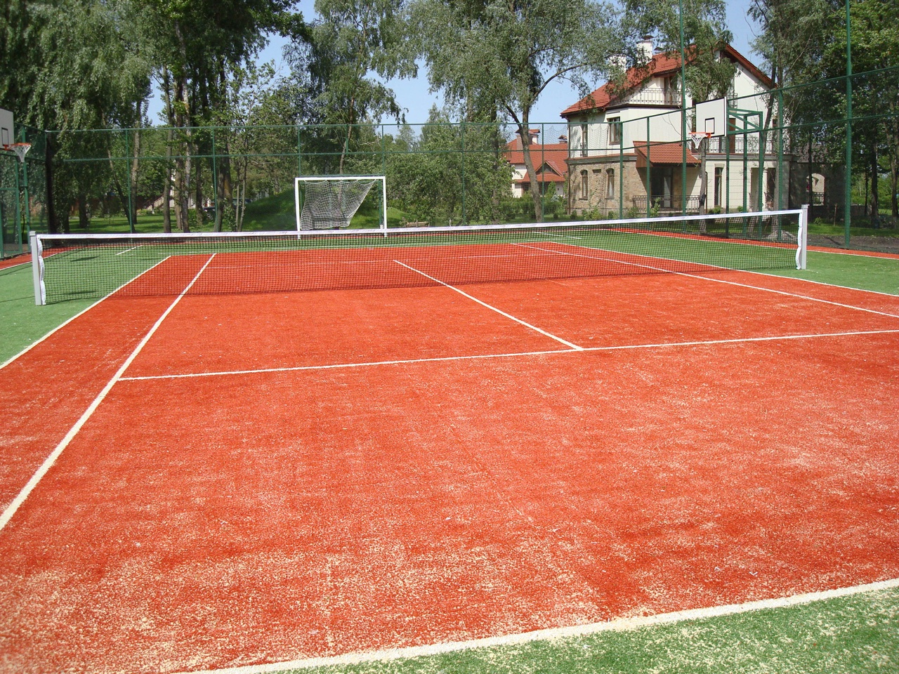Тенісні корти