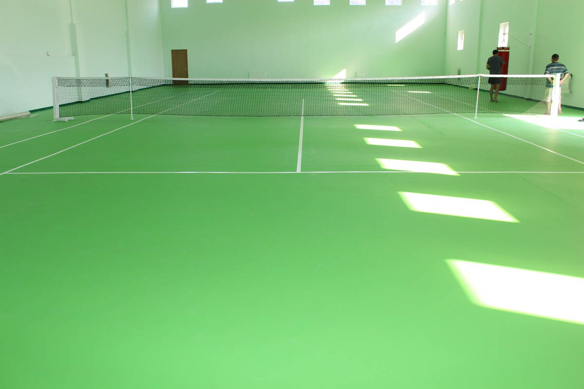 Сучасний тенісний корт з поліуретановим покриттям