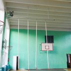 Оборудование в школьном спортивном зале