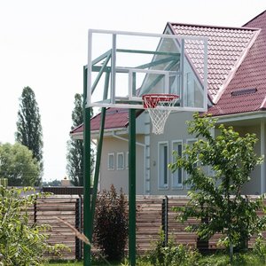 Баскетбольная стойка на трех опорах