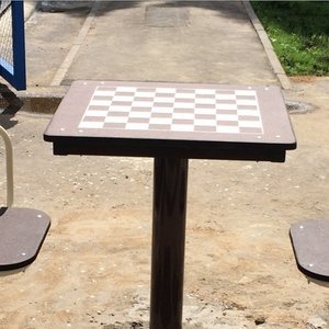Стіл для шахів вуличний з сидіннями