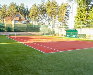 Теннисный корт в с.Лесное с воздухоопорным сооружением